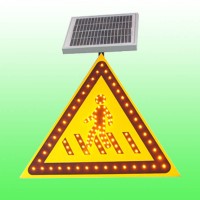 喀什注意行人交通標(biāo)志 太陽(yáng)能交通警示牌 交通設(shè)施廠家直銷